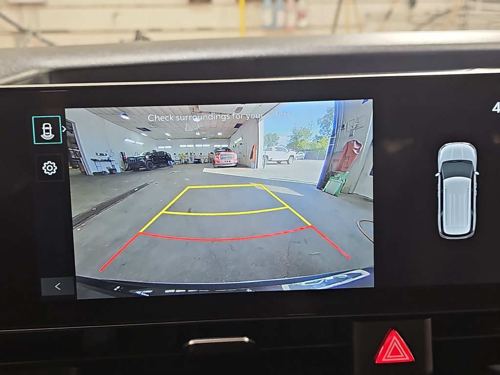 Used 2025 Kia Carnival FWD image 29