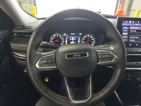 Used 2022 Jeep Compass Trailhawk w/ Trailhawk Convenience Group AWD/4WD image 3