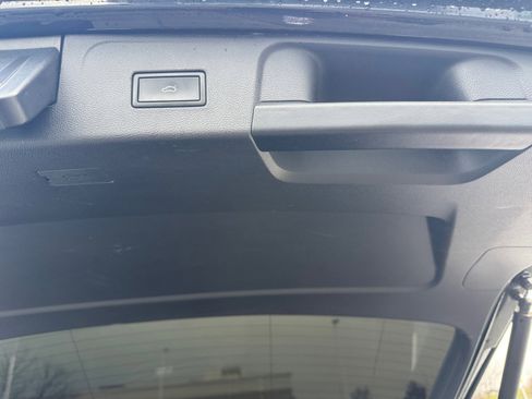 Certified 2023 Volkswagen Atlas SE w/ Black Wheel Package image 18