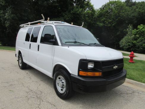 Used 2014 Chevrolet Express 2500 RWD image 2