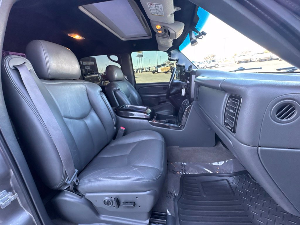 Used 2007 GMC Sierra 3500 SLT w/ Heavy-Duty Power Package AWD/4WD image 33