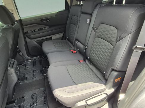 Used 2026 Nissan Pathfinder SV FWD image 19
