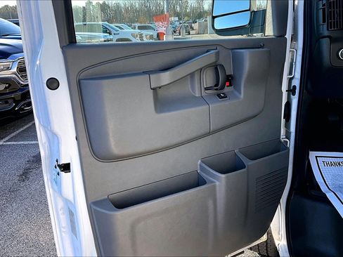 Used 2018 Chevrolet Express 2500 LT w/ LT Preferred Equipment Group image 18