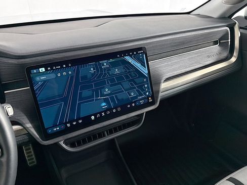 Used 2024 Rivian R1S Adventure image 21