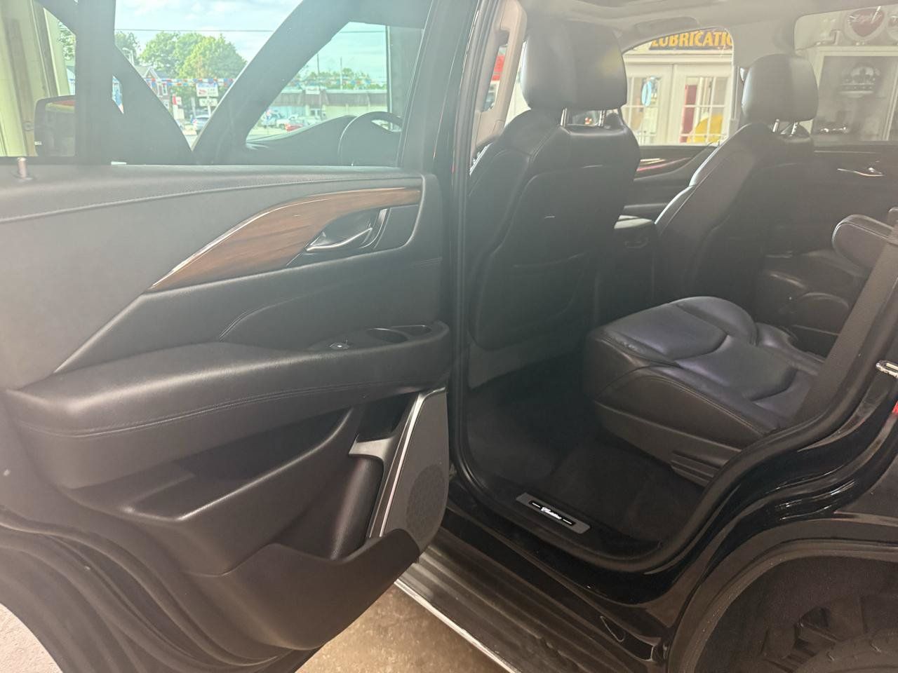 Used 2020 Cadillac Escalade Luxury AWD/4WD image 19