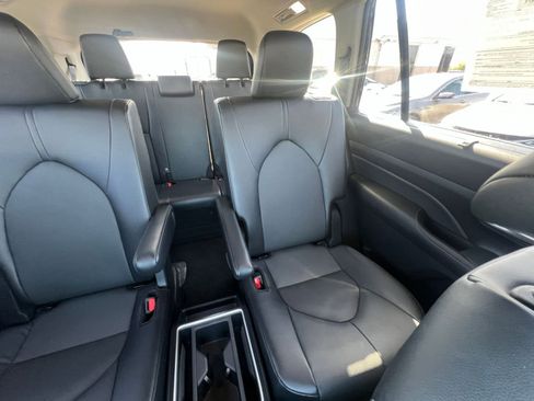 Used 2025 Toyota Grand Highlander FWD image 39