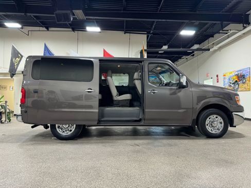 Used 2018 Nissan NV 3500 SL image 21