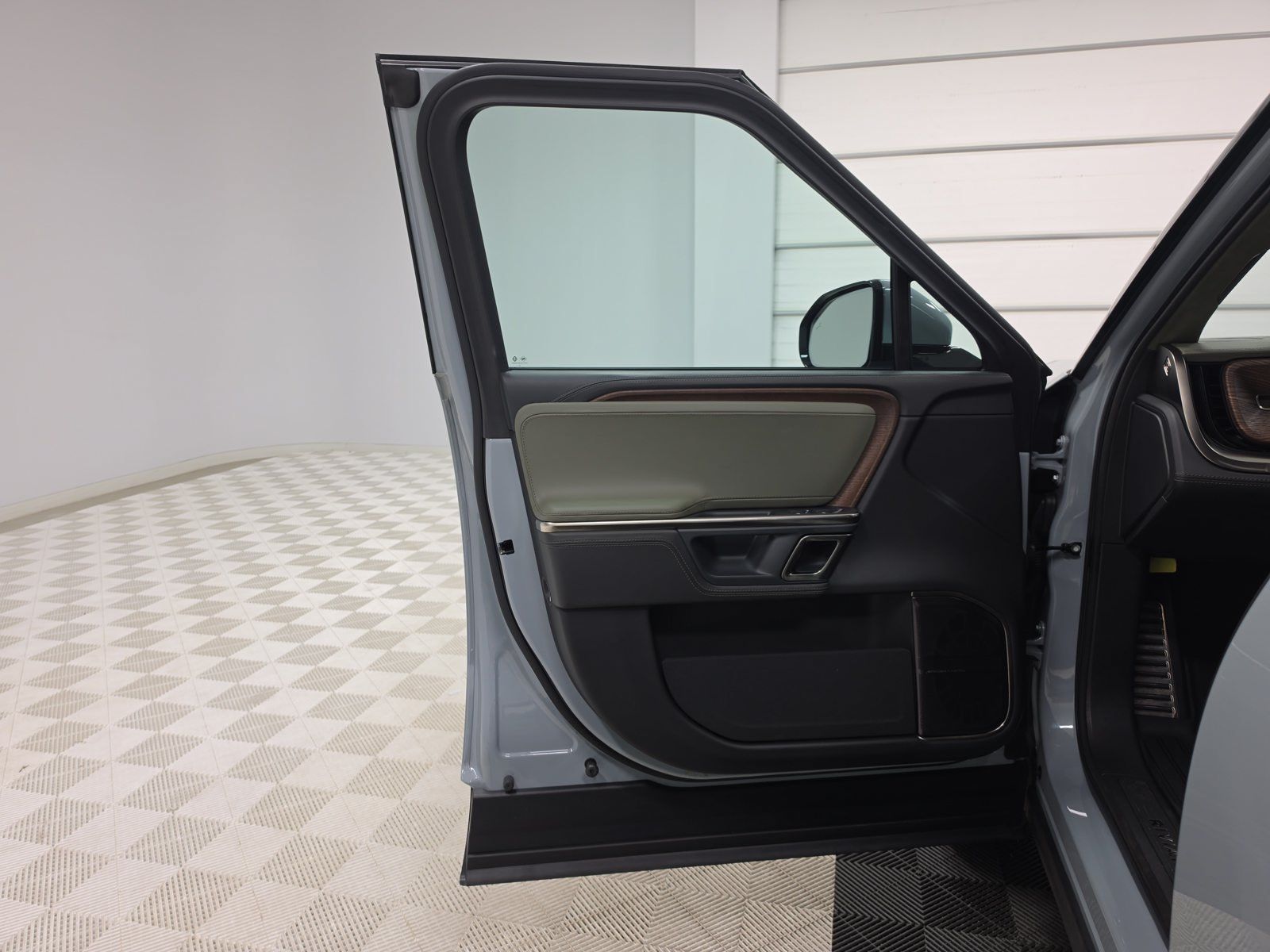 Used 2023 Rivian R1T Adventure Quad AWD/4WD image 16