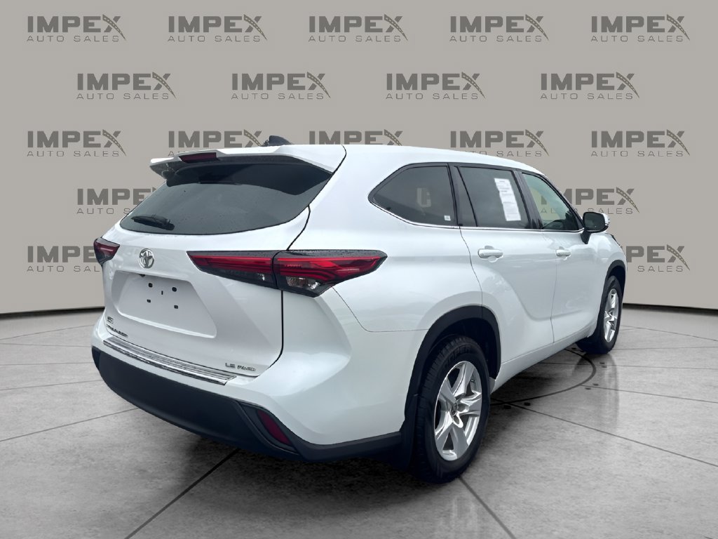 Used 2022 Toyota Highlander LE AWD/4WD image 5