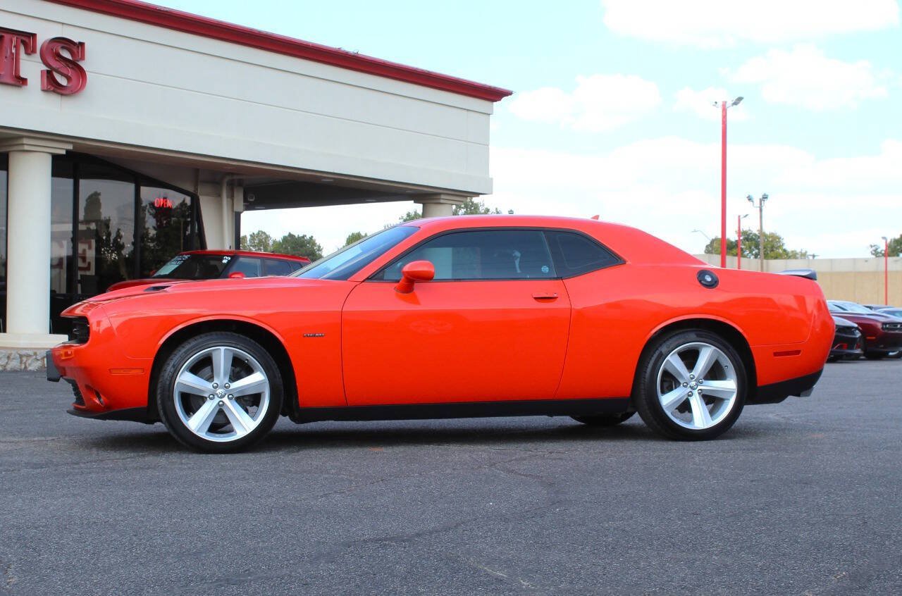 Used 2018 Dodge Challenger R/T w/ Blacktop Package RWD image 7