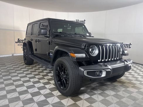 Used 2021 Jeep Wrangler Unlimited Sahara AWD/4WD image 3