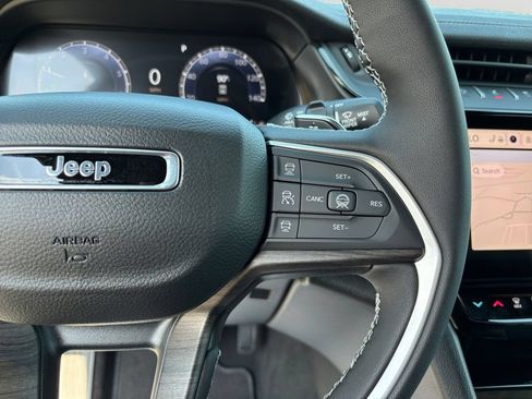 New 2026 Jeep Grand Cherokee L Limited w/ Luxury Tech Group II AWD/4WD image 20