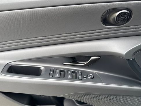 New 2025 Hyundai Elantra SEL image 11