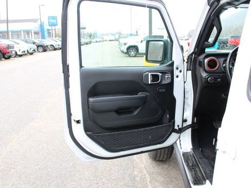 Used 2023 Jeep Gladiator Mojave w/ Cold Weather Group AWD/4WD image 33