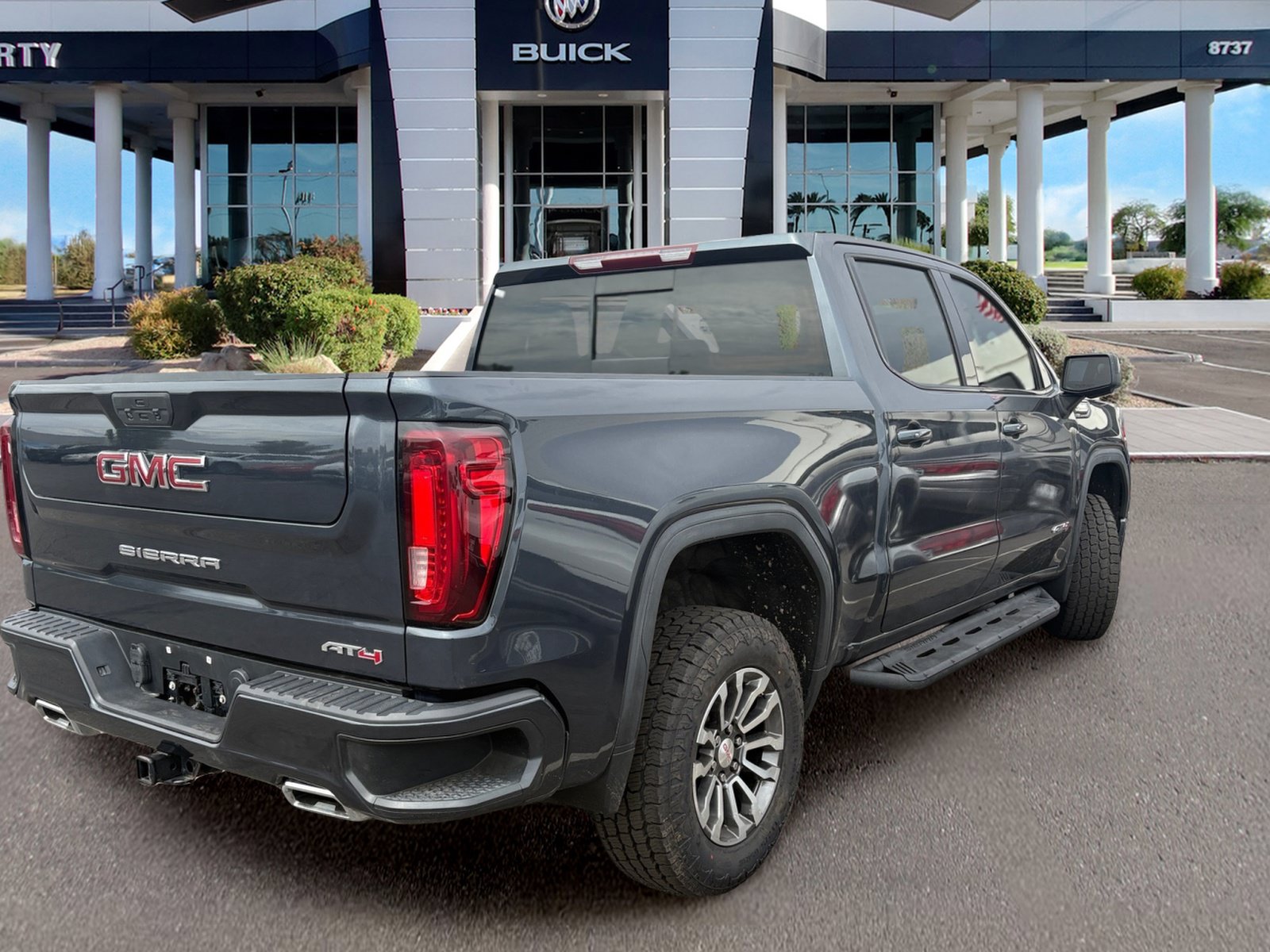 Used 2021 GMC Sierra 1500 AT4 w/ AT4 Preferred Package AWD/4WD image 2