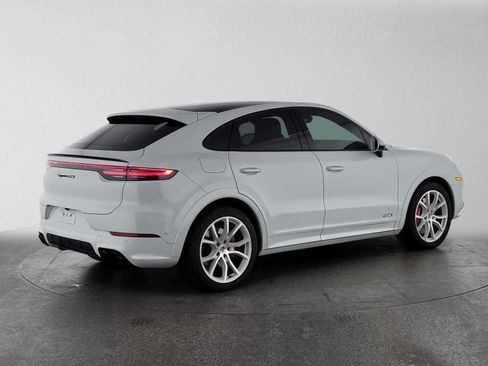 Used 2022 Porsche Cayenne GTS AWD/4WD image 3