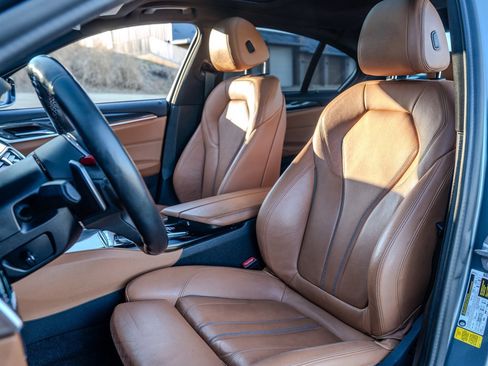 Used 2018 BMW 540i w/ M Sport Package image 28