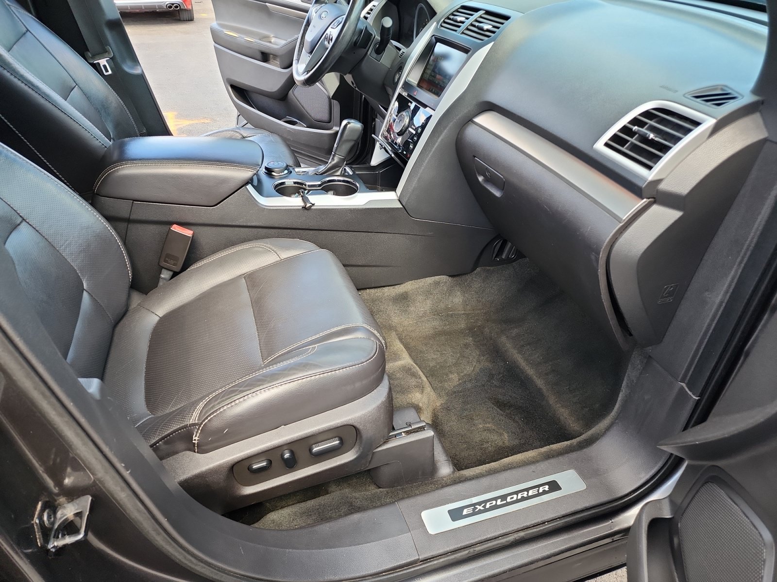Used 2015 Ford Explorer Sport w/ Equipment Group 401A AWD/4WD image 28