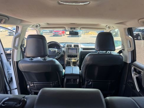 Used 2017 Lexus GX 460 image 29