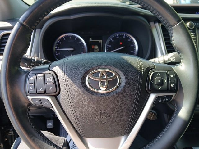 Used 2019 Toyota Highlander XLE AWD/4WD image 38
