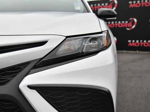 Used 2024 Toyota Camry SE w/ Convenience Package image 11