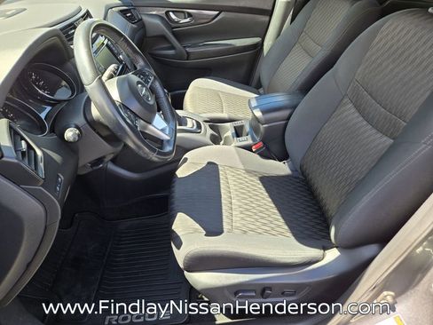 Used 2018 Nissan Rogue SV w/ Sun & Sound Touring Package AWD/4WD image 10