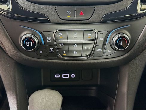 Used 2023 Chevrolet Equinox RS image 8