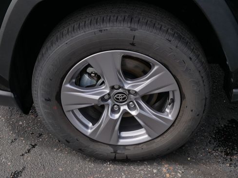 Certified 2025 Toyota RAV4 XLE AWD/4WD image 15