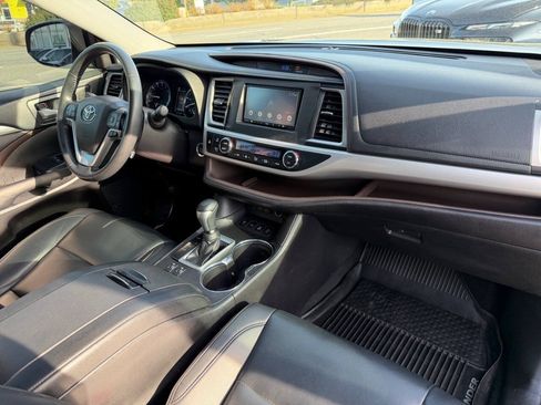 Used 2019 Toyota Highlander XLE AWD/4WD image 18