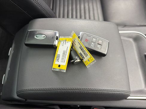 Used 2020 Land Rover Discovery Sport S image 32