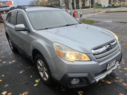 Used 2013 Subaru Outback 2.5i Limited image 4