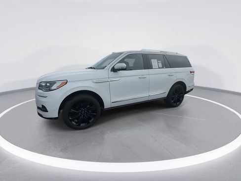 Used 2022 Lincoln Navigator Reserve w/ Equipment Group 201A image 5