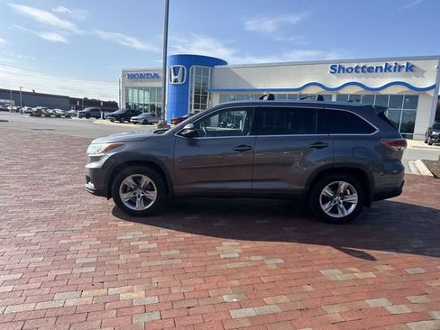 Used 2015 Toyota Highlander Limited w/ Driver Technology Package AWD/4WD image 3
