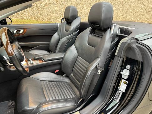 Used 2017 Mercedes-Benz SL 550 image 12
