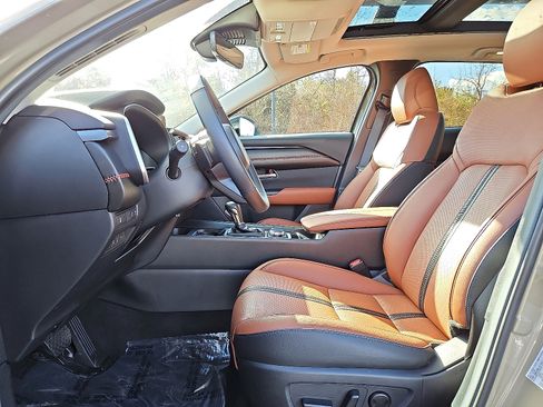 Certified 2025 MAZDA CX-50 Meridian Edition w/ Apex Package image 12