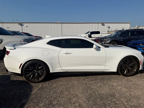 Used 2018 Chevrolet Camaro ZL1 RWD image 8