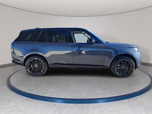 New 2025 Land Rover Range Rover Long Wheelbase SE image 4
