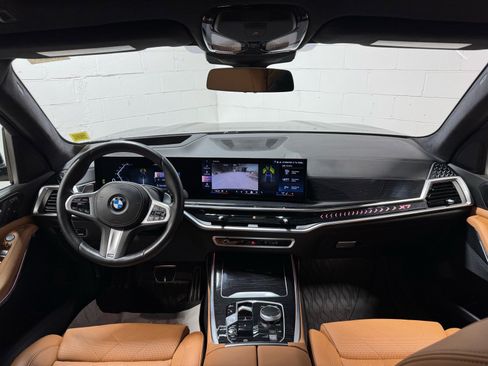 Used 2024 BMW X7 xDrive40i w/ M Sport Package AWD/4WD image 33