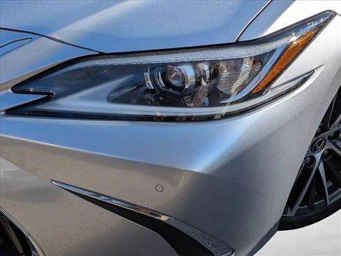 Certified 2022 Lexus ES 350 w/ Premium Package image 3
