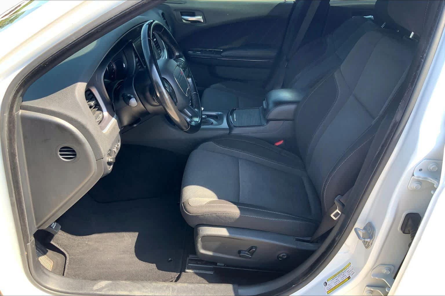 Used 2020 Dodge Charger SXT w/ Blacktop Package RWD image 8