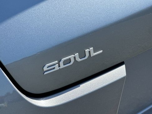 Used 2025 Kia Soul LX w/ LX Technology Package FWD image 25