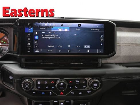 Used 2025 Jeep Wrangler Unlimited Sahara w/ Safety Group AWD/4WD image 12