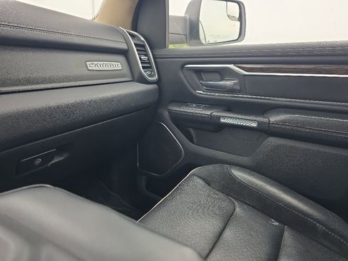 Used 2019 RAM 1500 Laramie AWD/4WD image 19