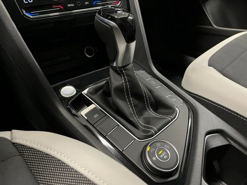 New 2025 Volkswagen Taos SE image 13