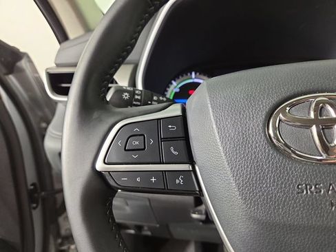 Used 2024 Toyota Highlander XLE AWD/4WD image 23