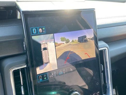 Used 2025 GMC Yukon XL Denali AWD/4WD image 18