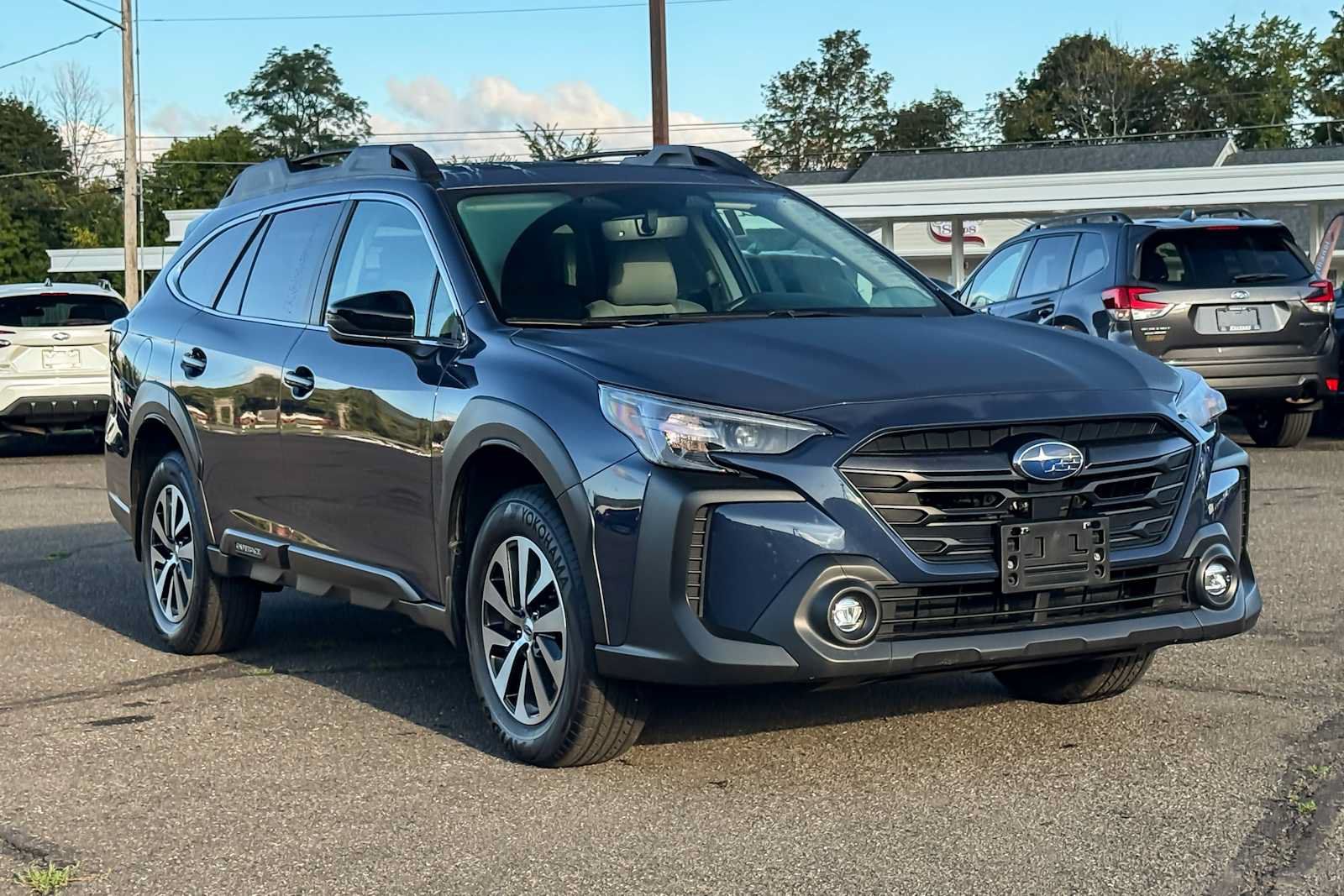Used 2025 Subaru Outback Premium AWD/4WD image 1