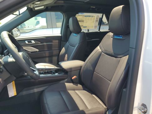 New 2026 Ford Explorer Platinum image 10