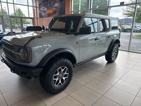 Used 2024 Ford Bronco Badlands image 6