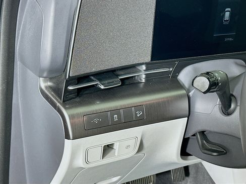 Used 2025 Hyundai Kona SEL FWD image 17